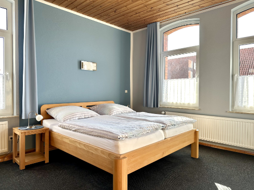 Doppelzimmer 1 mit Doppelbett – Ferienwohnung 1 Rinteln