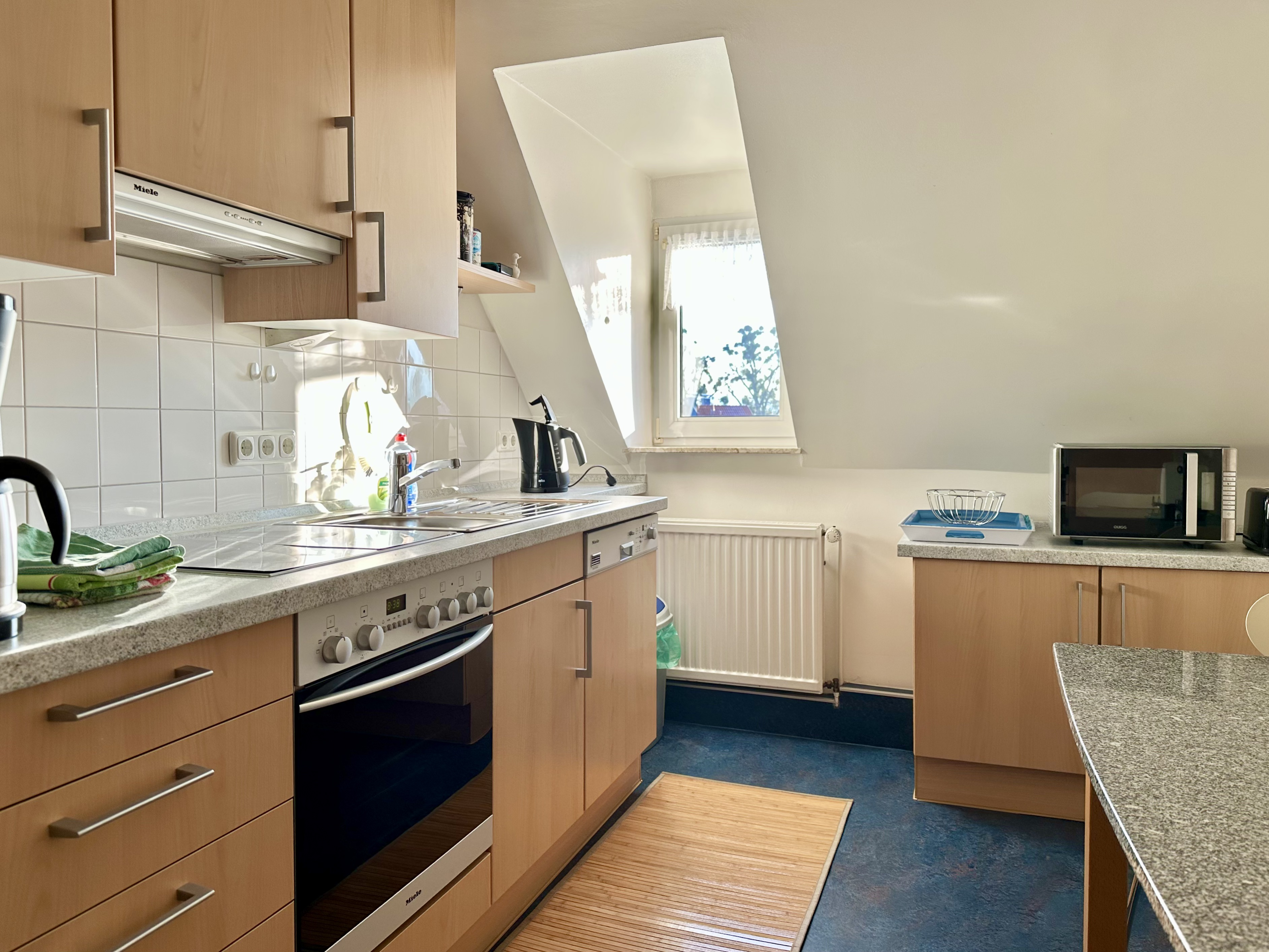 Einbauküche mit Geschirrspüler und Backofen – Ferienwohnung 2 Rinteln